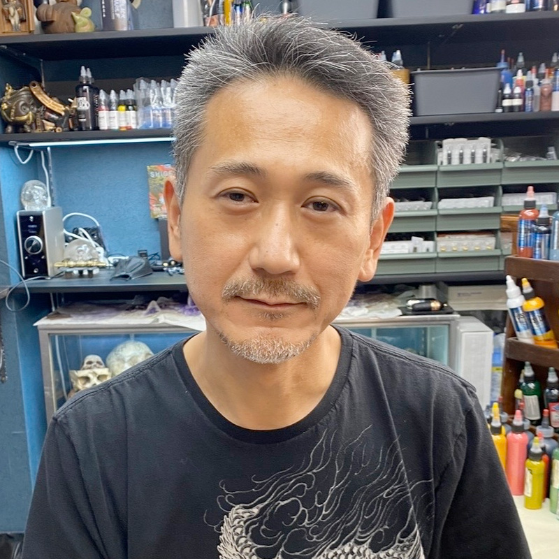 SHIGE（岩崎成格）